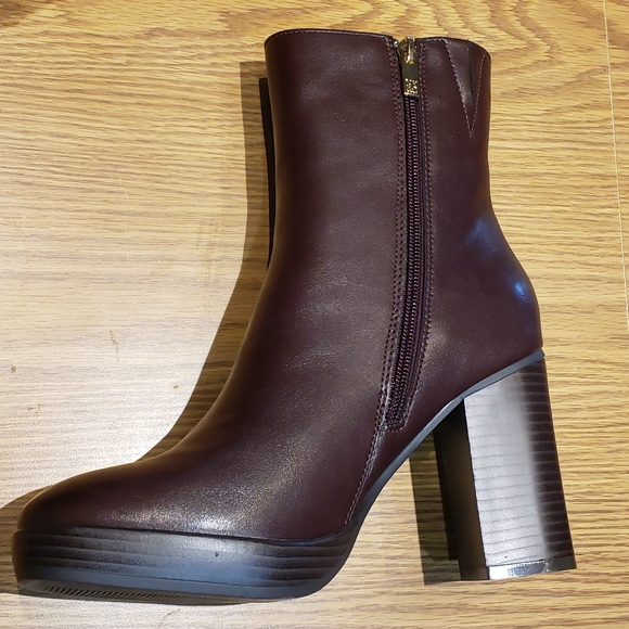 Burgundy Fay Heeled Boots NY&C New - Picture 4 of 6